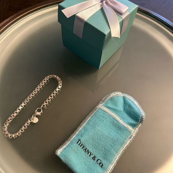 TIFFANY & CO. VENETIAN LINK STERLING SILVER BRACELET - Picture 4 of 8